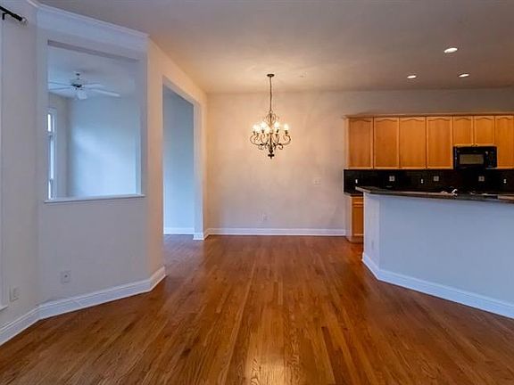 4th image of 1247 Creekside Pl SE