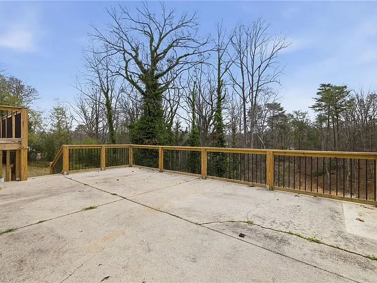 2176 Riverside Dr — Photo 19