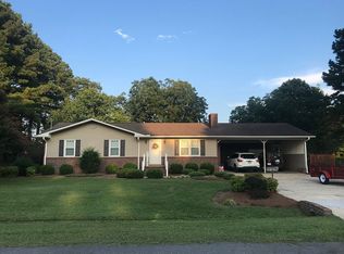 306 Knollwood Dr, Pine Level, NC 27568