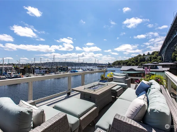 903 1/2 N Northlake Way, Seattle, WA 98103