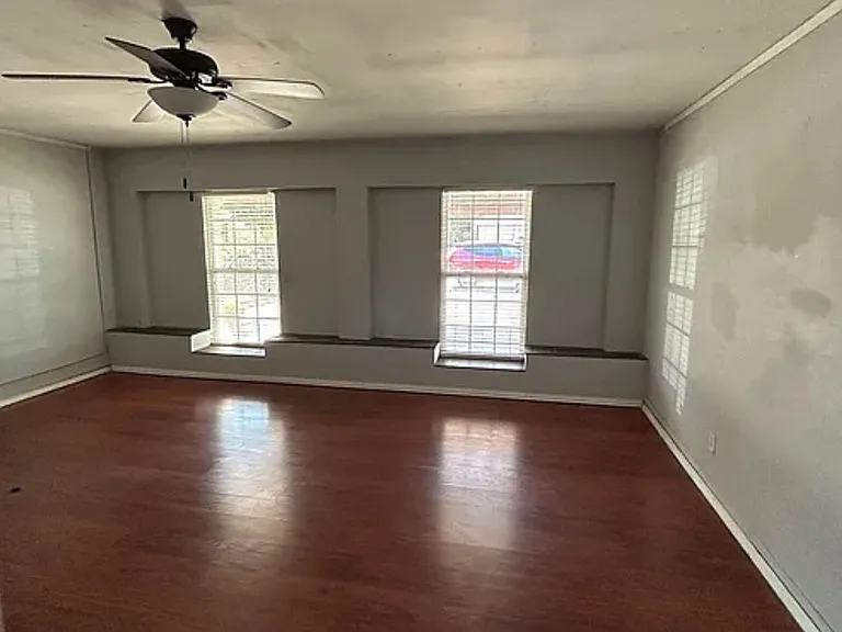 1112 Park Center Ct — Photo 8