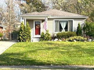 69 Exmoor Rd, Waterford, MI 48328