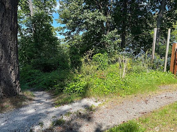 Entrance to walk-in trail>
