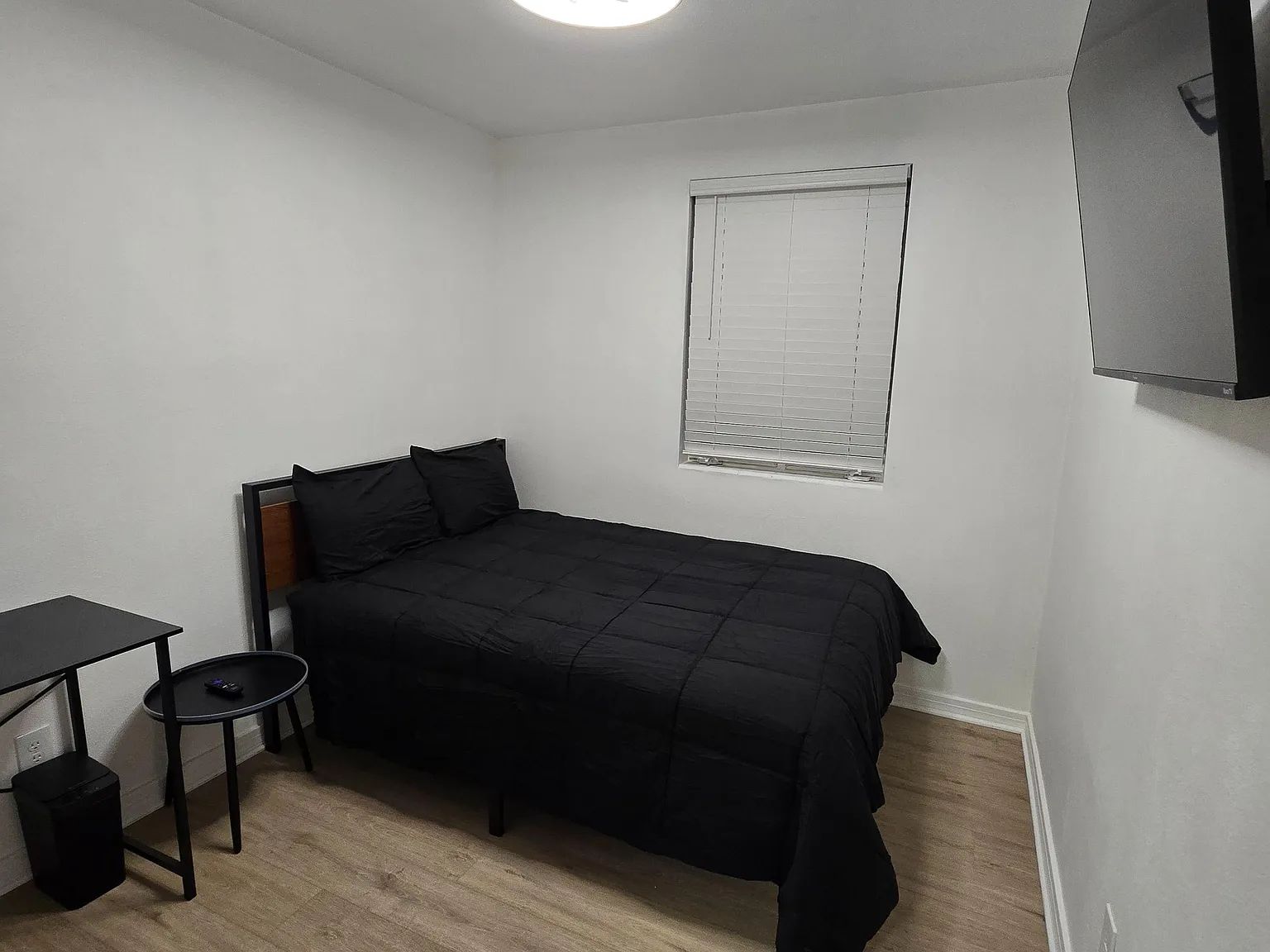 3 bed, 1.0 bath, 876 sqft, $728 — Photo 1