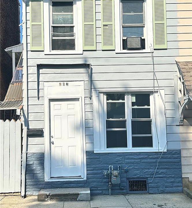 1st image of 542 N New St