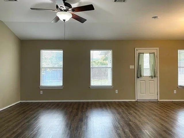 289 Lake Washington Dr — Photo 5