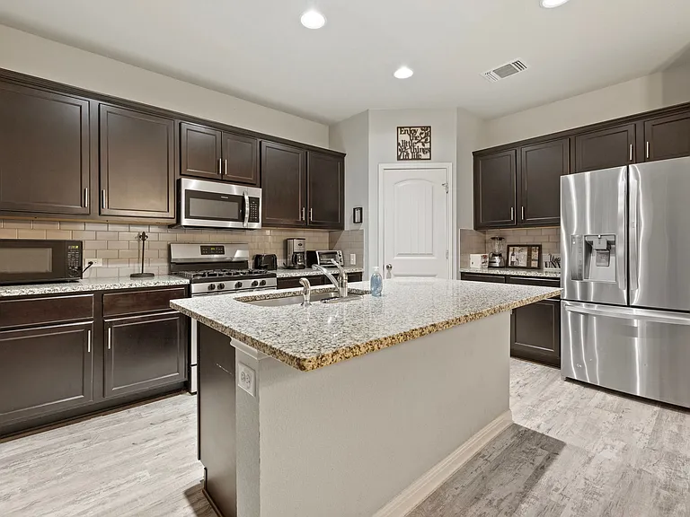 18422 Stevie Ray Dr — Photo 7