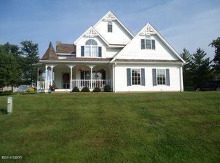 320 Cherokee Dr, Harrisburg, IL 62946