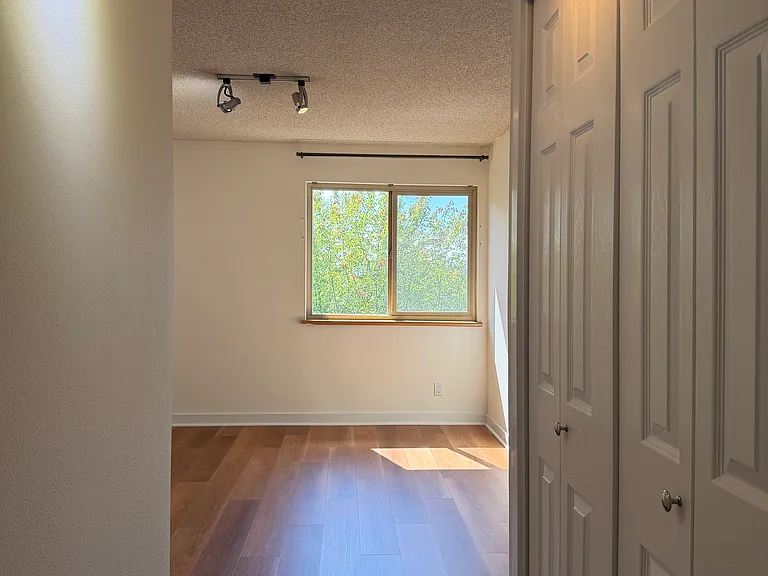 732 11th Ave E #404 — Photo 17