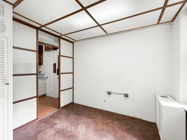 390 Riverside Drive image 8 of 13