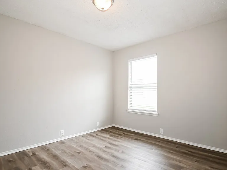 6730 Meadowcrest Dr — Photo 17