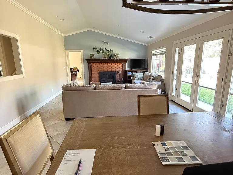 985 Magnolia Dr — Photo 4