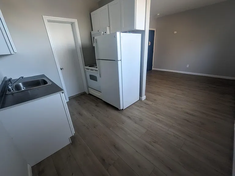 220 Glen Haven Rd #B — Photo 3