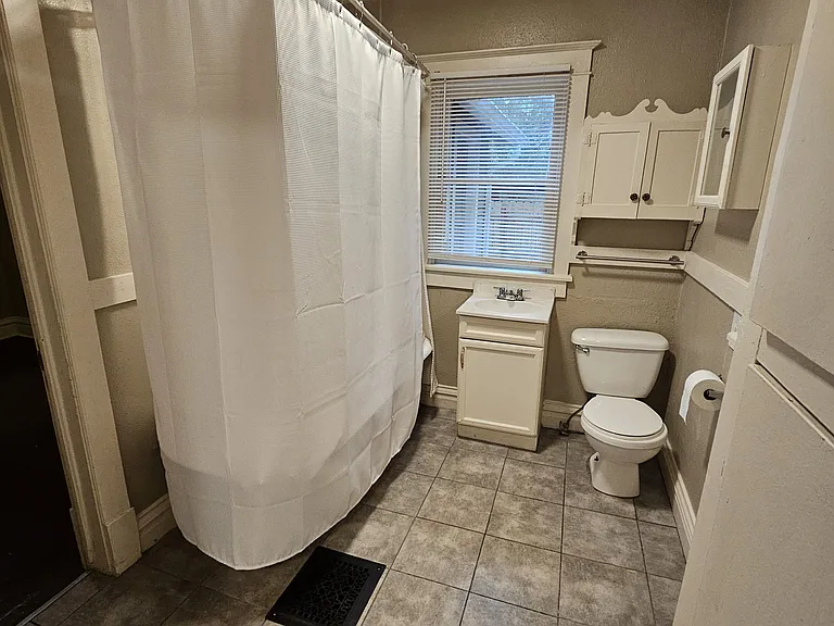 2840 Benton St — Photo 12