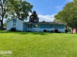 9742 Division Rd, Columbus, MI 48063