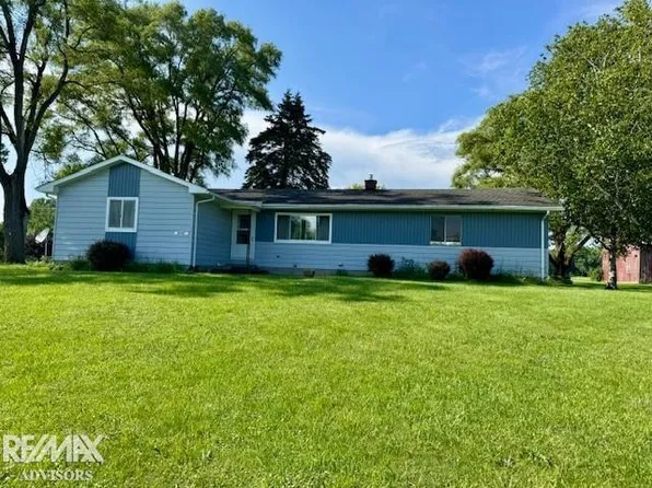 9742 Division Rd, Columbus, MI 48063