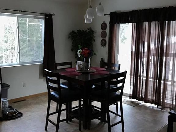 4th image of 1085 Woodridge Ave