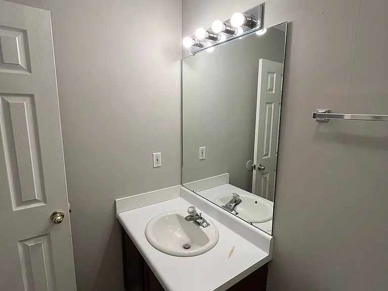 6057 Buxton Dr — Photo 17
