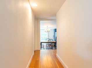 7 Boss Ct, Newport, RI 02840