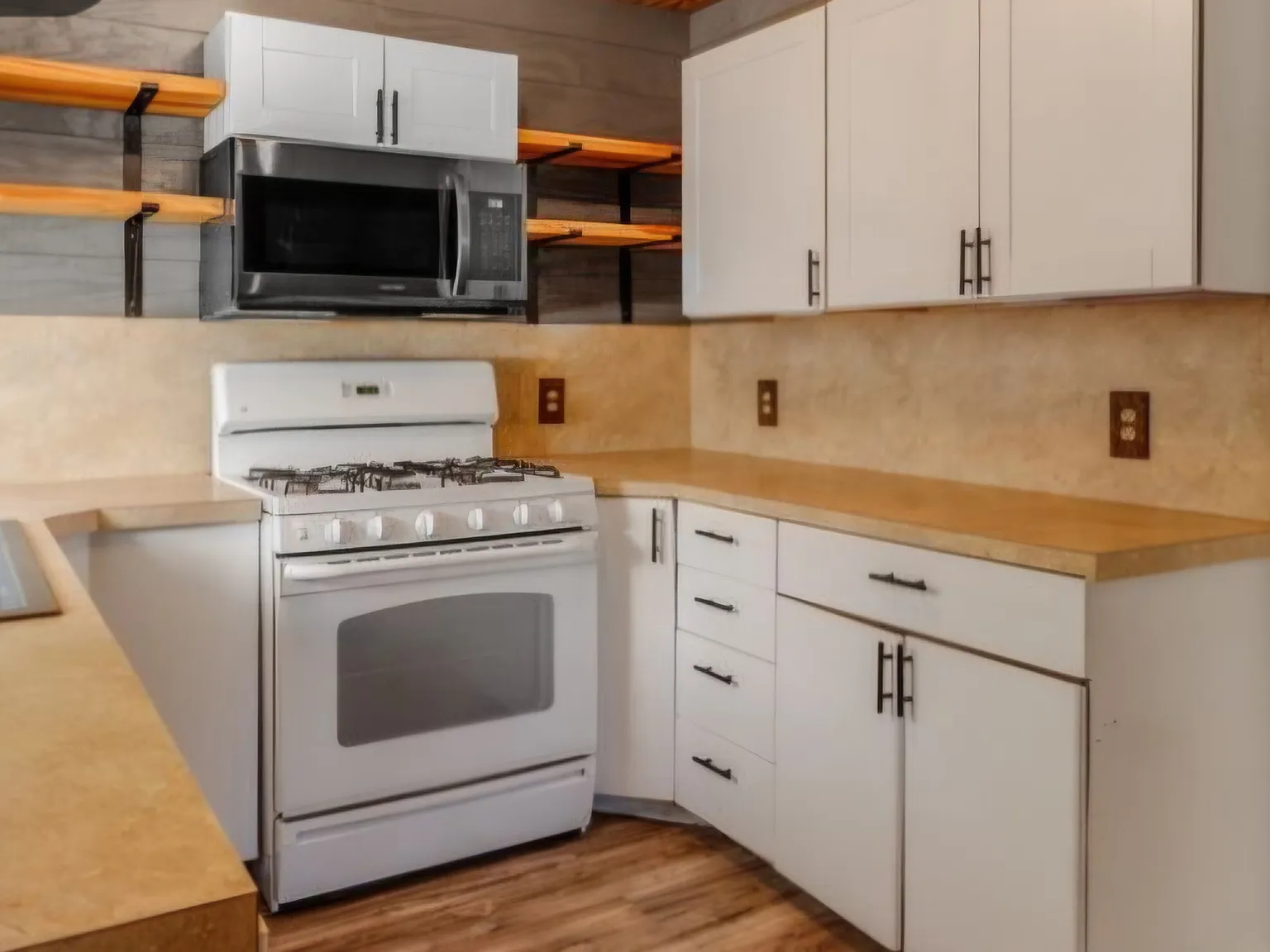 3 bed, 1230 sqft, $2,200 — Photo 3