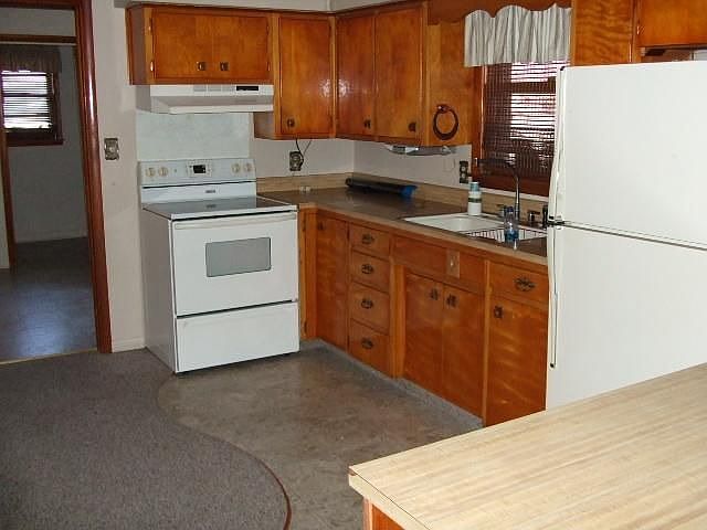 2nd image of 402 Clayton Dr