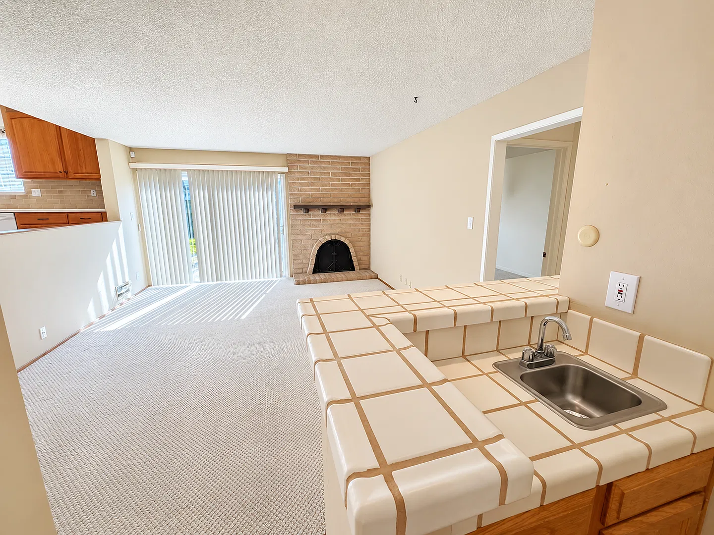 Beautiful 4 bed and 3-bathroom Fremont Home for Rent Prime Location — Photo 3