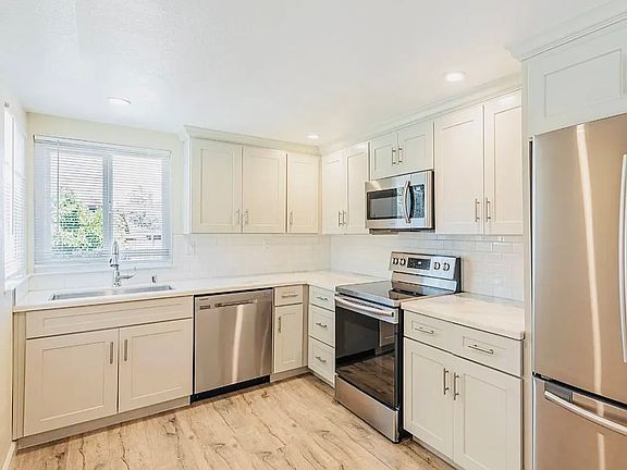 3rd image of 130-132 Brenton Ct #130-132