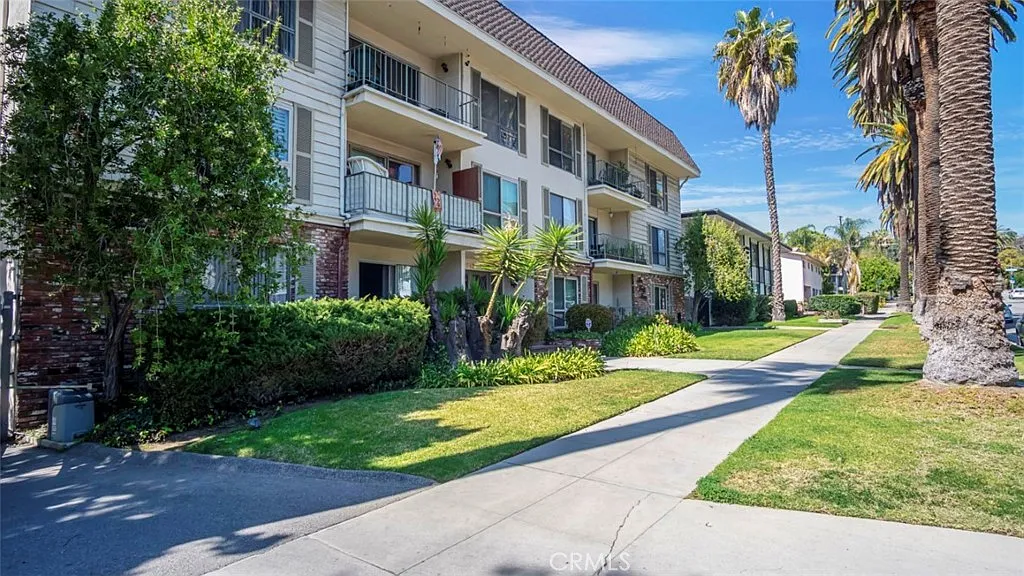 1 bed, 864 sqft, $2,799 — Photo 1