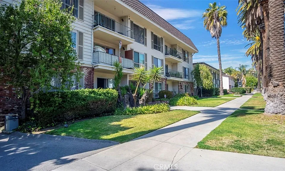 647 Orange Grove Ave