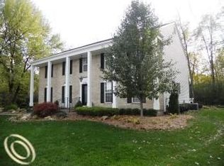 28769 Petersburg St, Farmington Hills, MI 48331