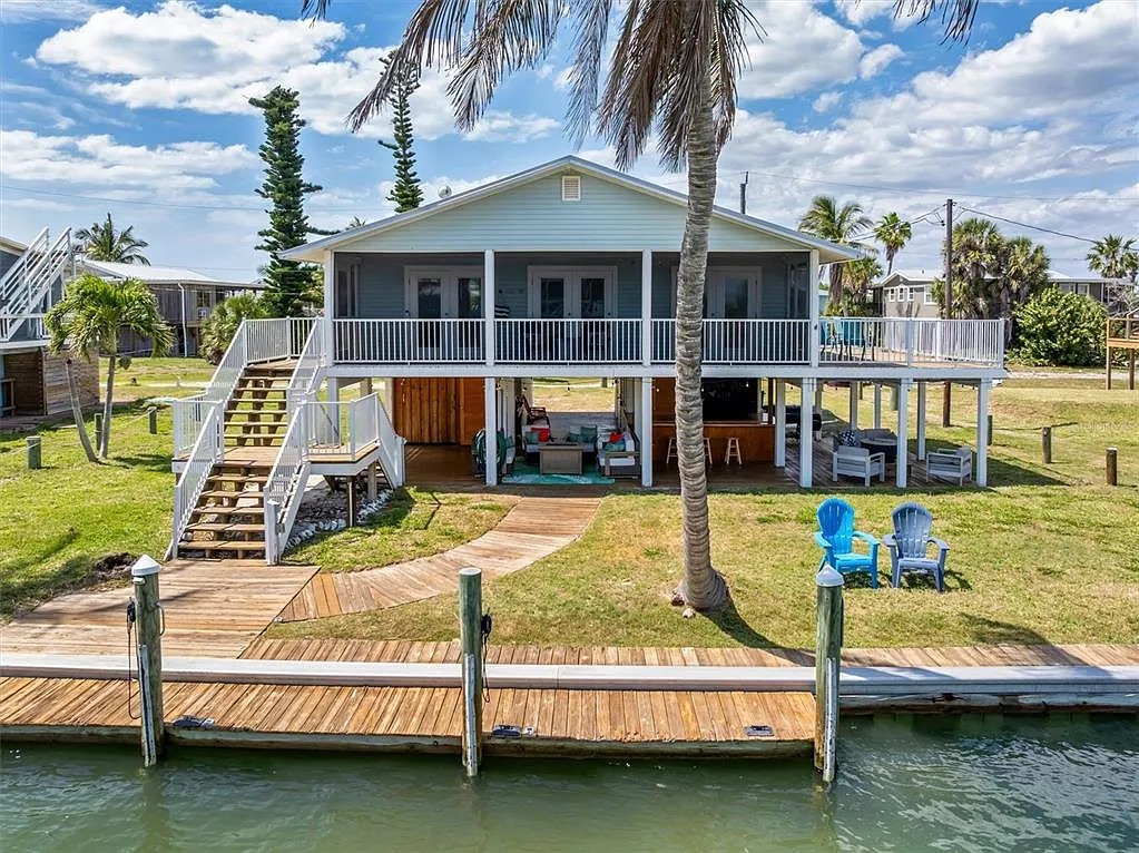 3 bed, 1.5 bath, 957 sqft, $10,000 — Photo 1