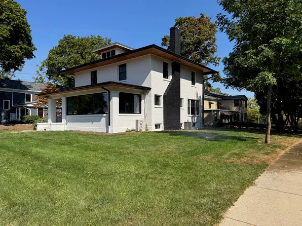 (undisclosed Address), Geneva, IL 60134
