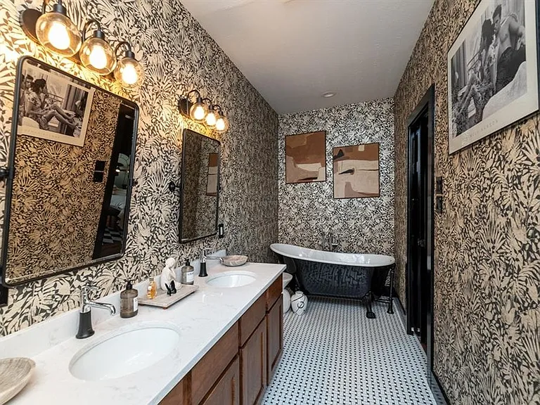 70 Arshamomaque Ave — Photo 15