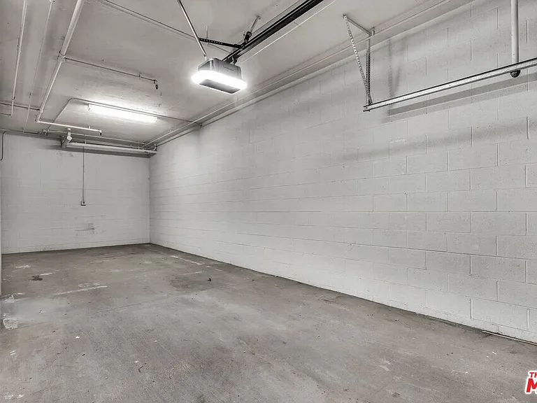 1735 Malcolm Ave #H — Photo 9