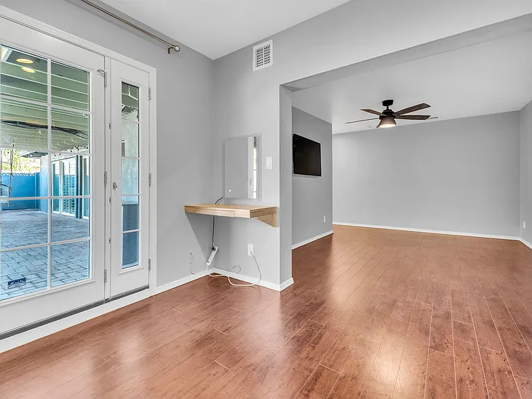 1942 E Mitchell Dr — Photo 12