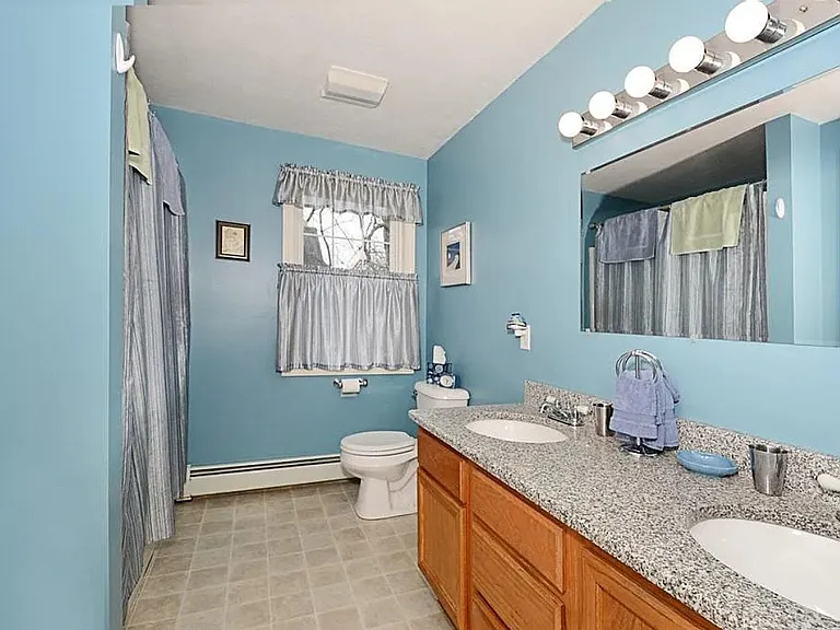 43 Wilbur St — Photo 3