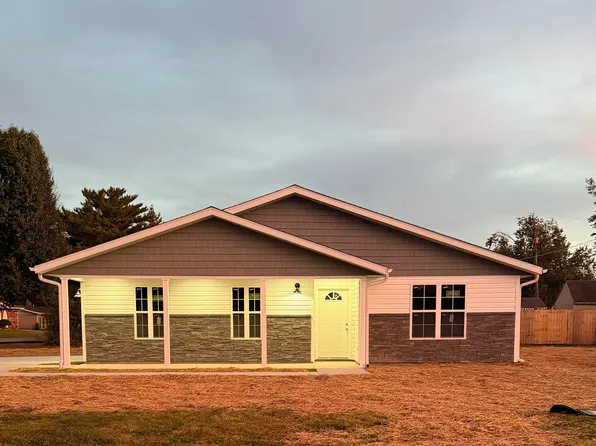 1101 E Boyton St, Marion, IL 62959