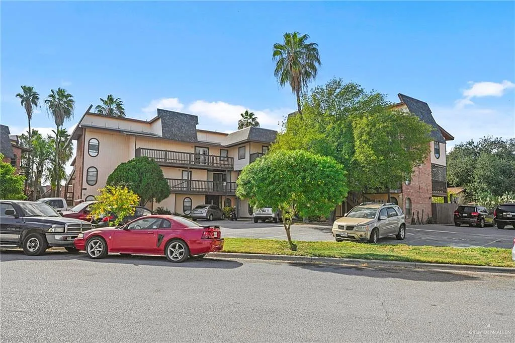 2 bed, 1.5 bath, 994 sqft, $790 — Photo 1