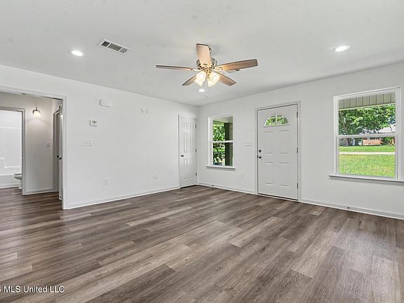 5th image of 570 Mill St