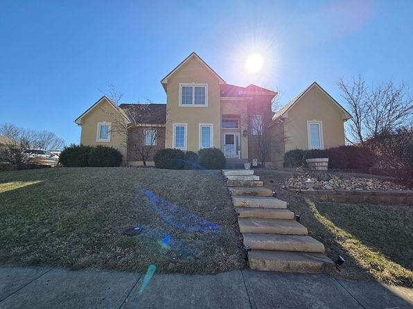1011 SW Foxtail Dr