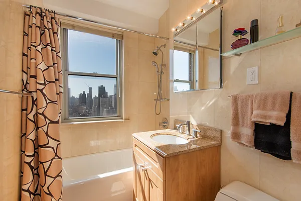 Rented by Rachmani Corporation | media 28