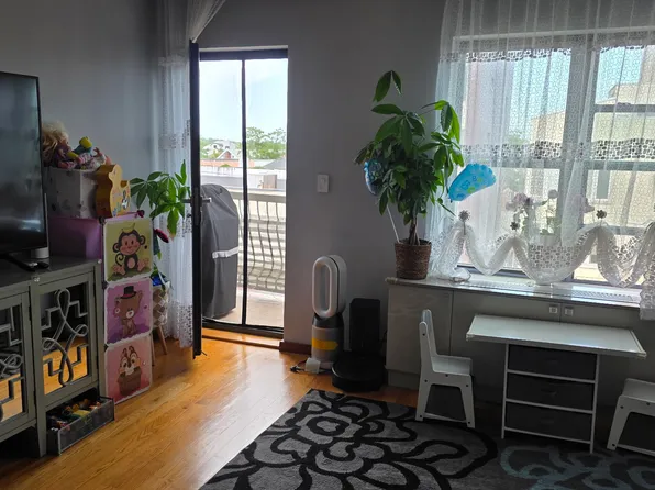 134 West End Avenue image 1 of 16