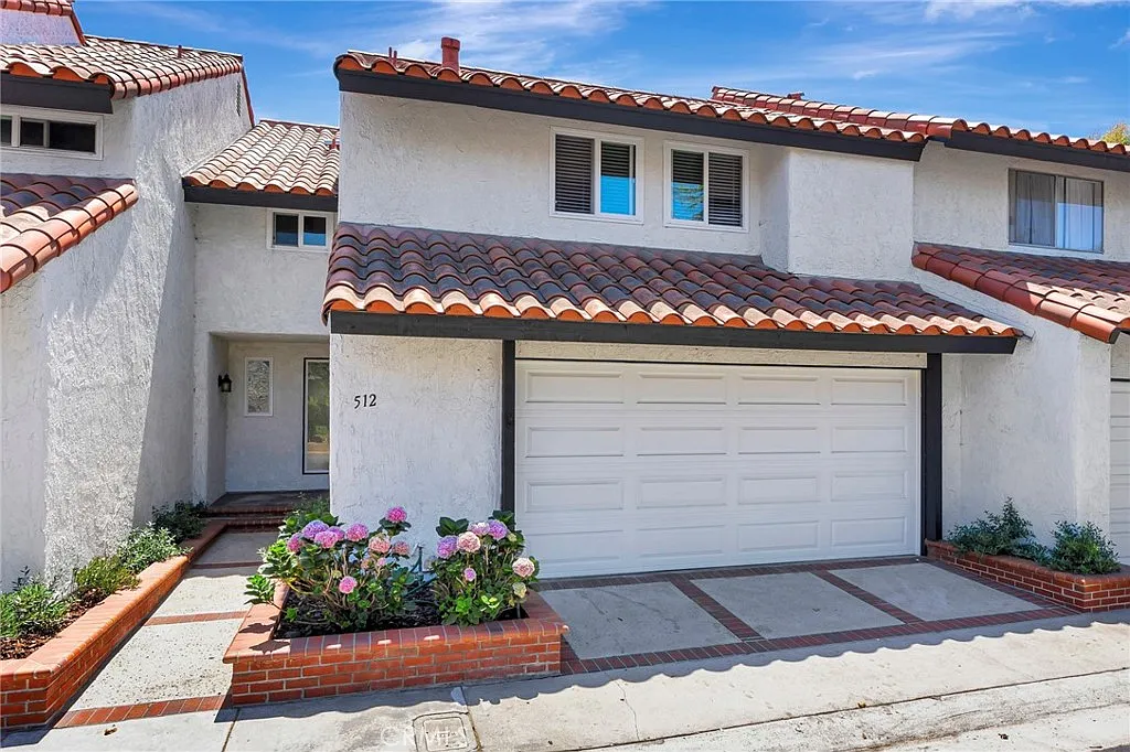 3 bed, 2.5 bath, 1588 sqft, $4,500 — Photo 1