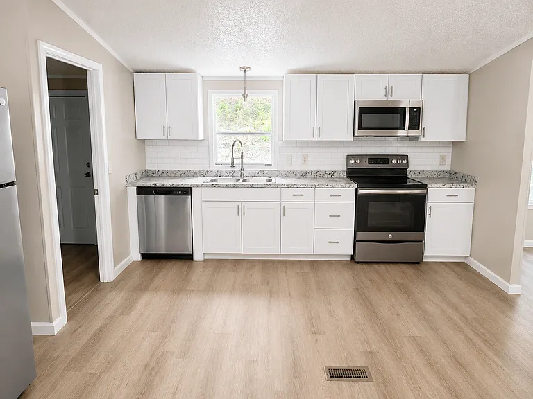 3120 Powell Dr — Photo 1