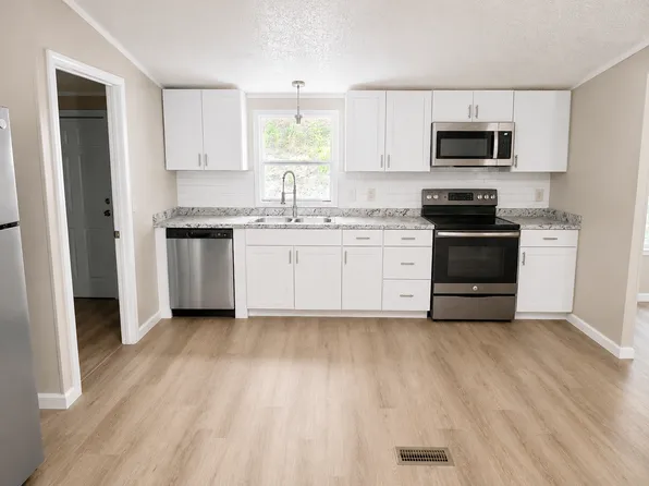 3120 Powell Dr, Salem, VA 24153