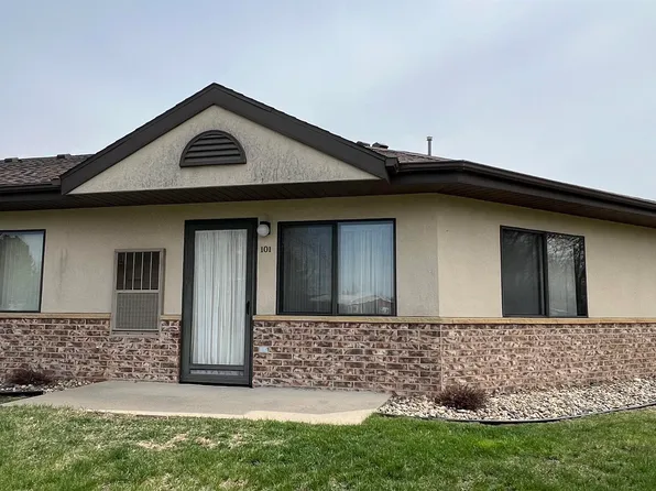 520 S 1st Ave #101, New Hampton, IA 50659