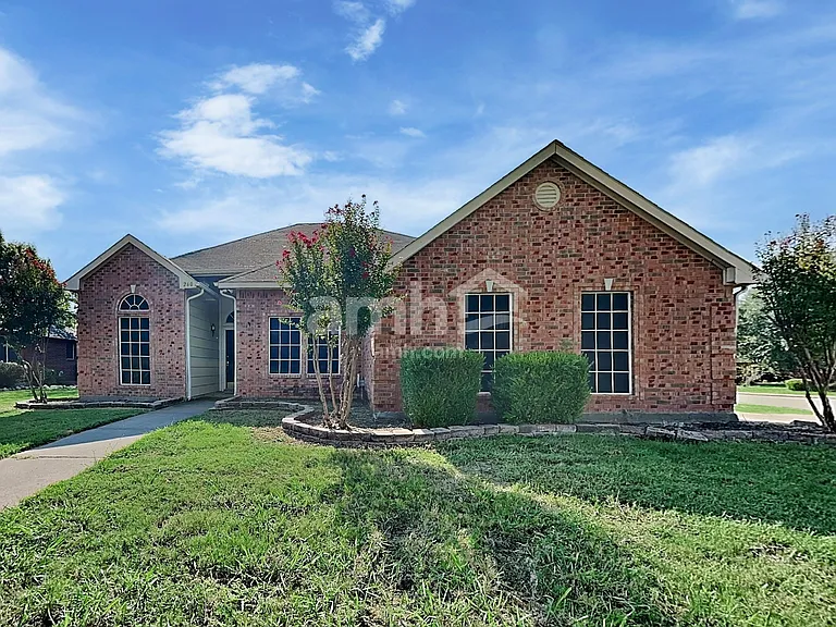 260 Beech Dr — Photo 1