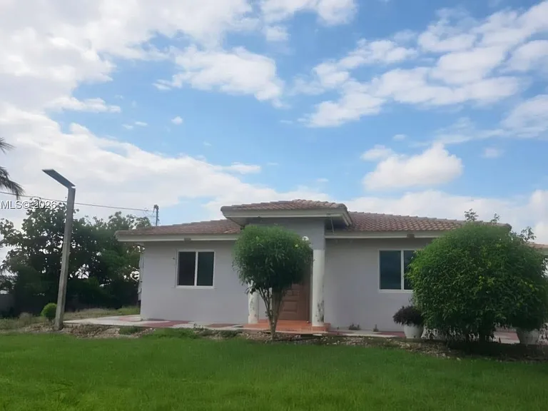 19550 SW 162nd Ave — Photo 1