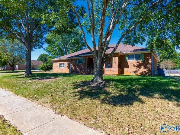 121 La Rue St, Huntsville, AL 35811