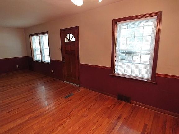 2nd image of 3563 Wright Ave